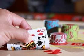 taya777 Live Casino real dealer table streaming on mobile screen